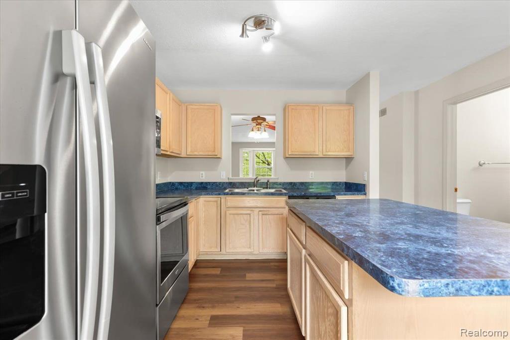 6680 CENTRAL CITY Parkway, Westland, MI — Photo 15