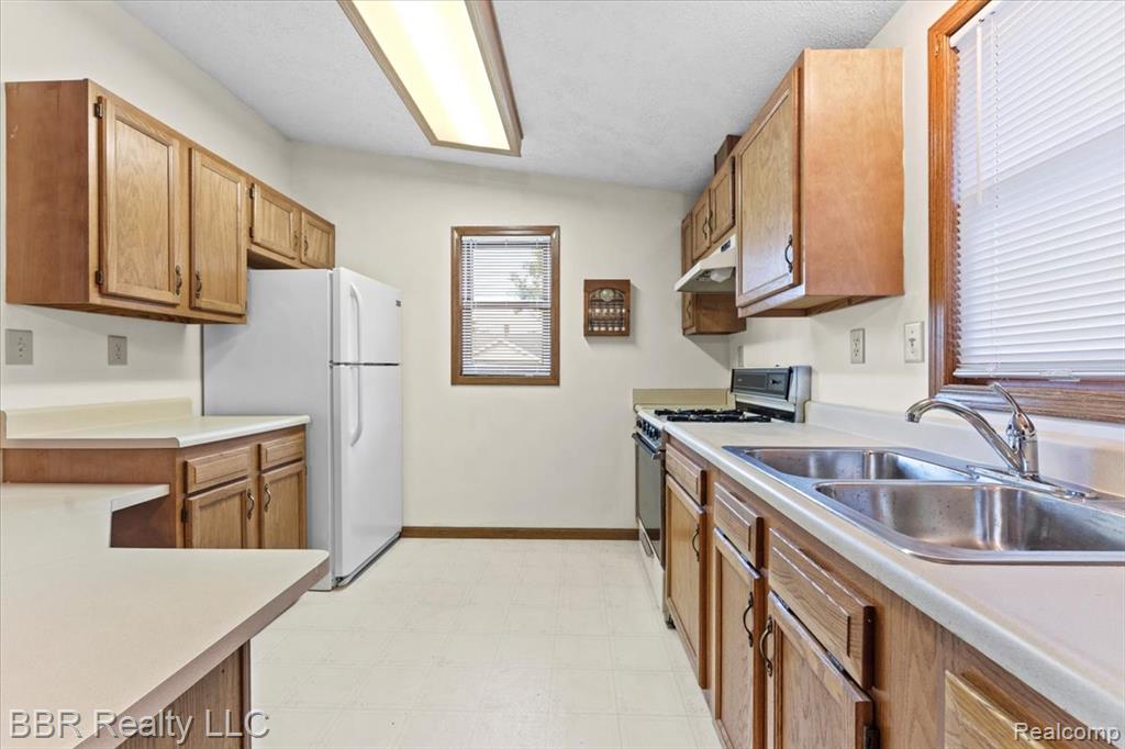 417 St. Joseph Street, Trenton, MI 48183 — Photo 4