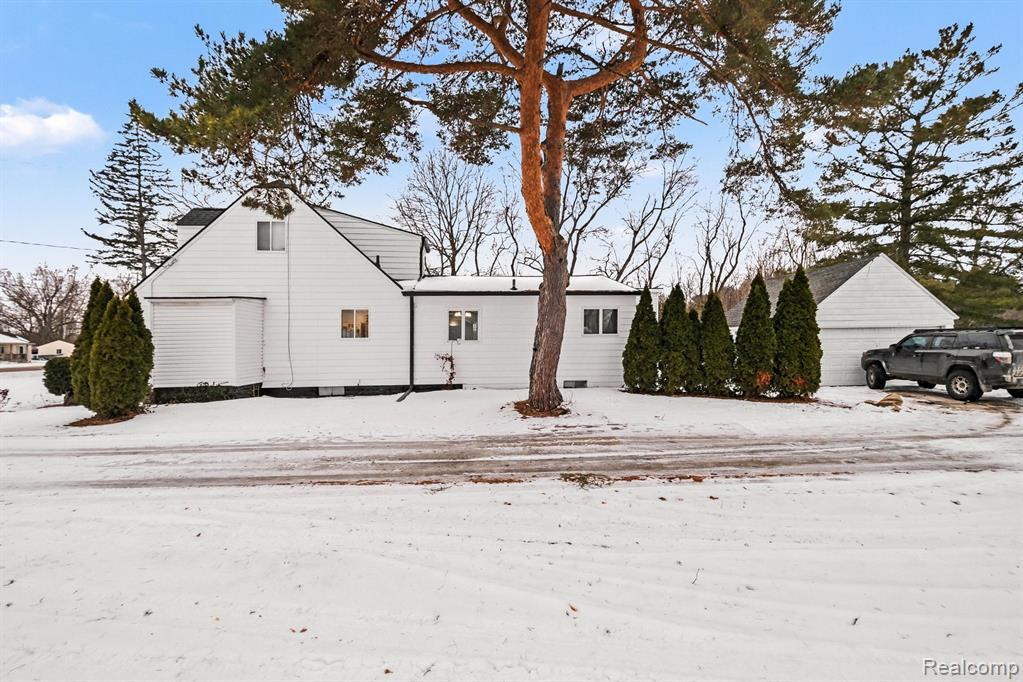 6272 W Court Street, Flint, MI 48532 — Photo 5