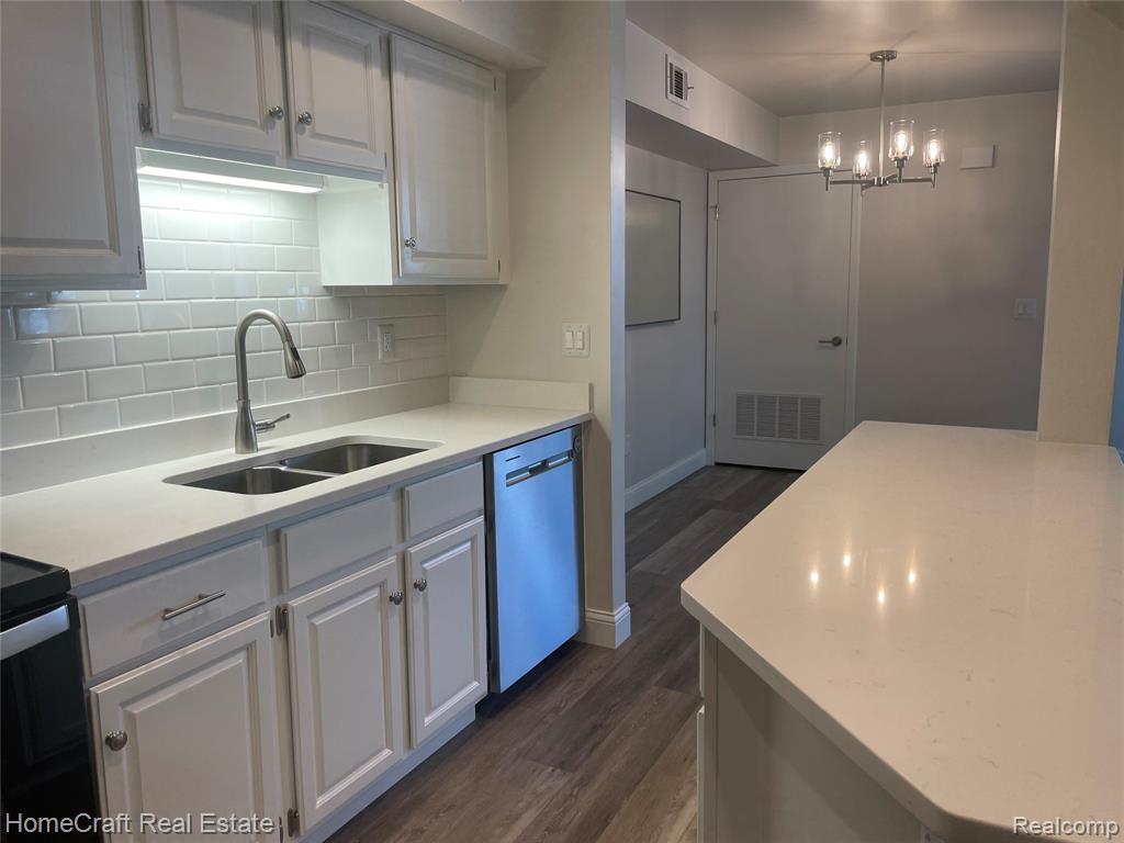 192 Pinewood Drive, Plymouth, MI 48170 — Photo 8