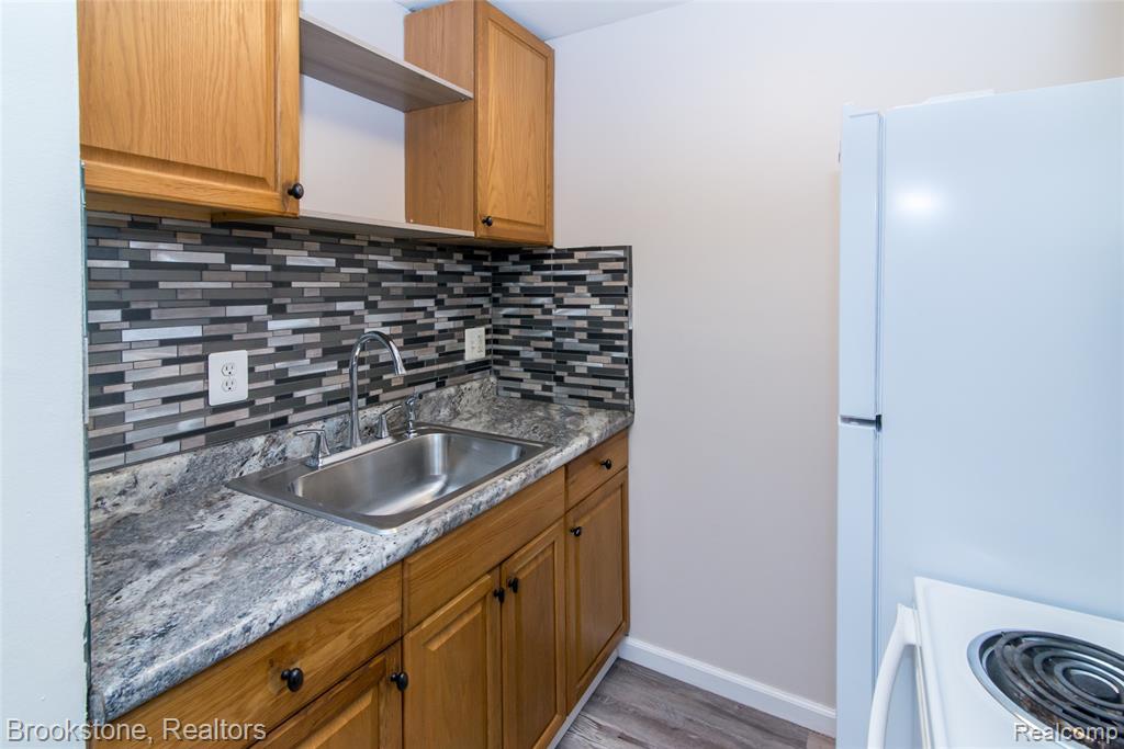 31831 Grand River Avenue, 49, Farmington, MI 48336 — Photo 6