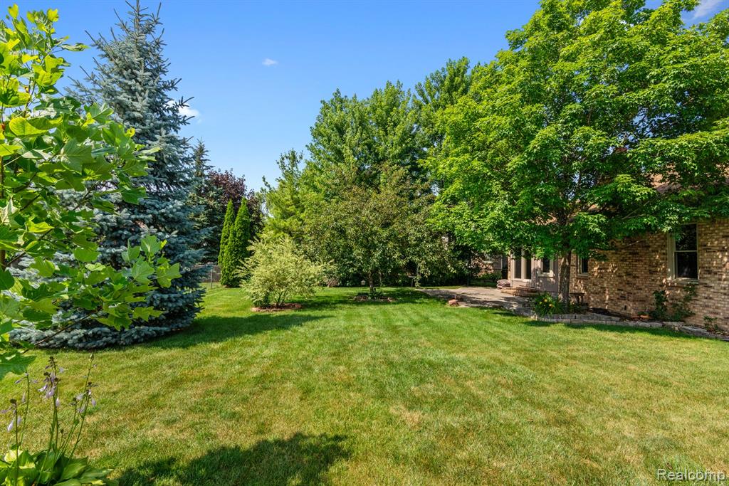 48649 Arnold Drive, Macomb, MI 48044 — Photo 28