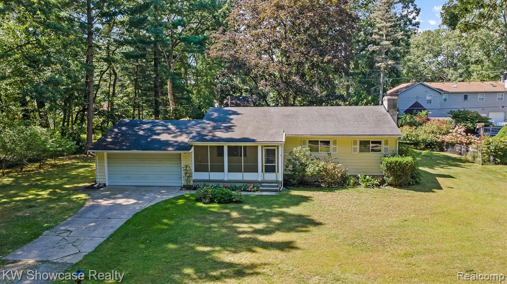 1445 Mariposa Drive, Wixom, MI 48393 — Photo 2