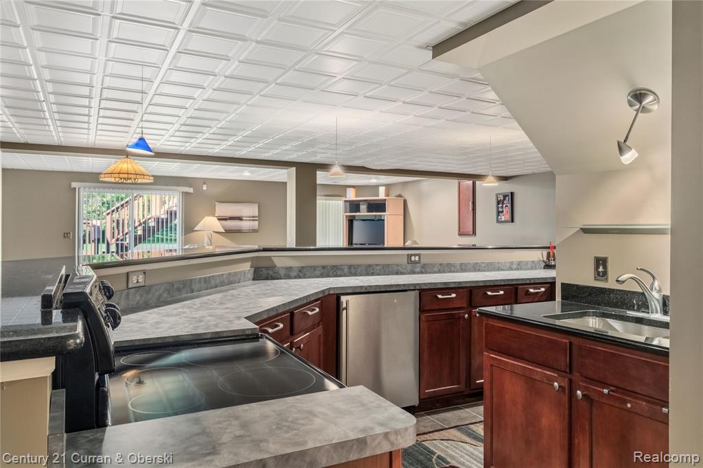 49468 N Glacier, Northville, MI 48168 — Photo 35
