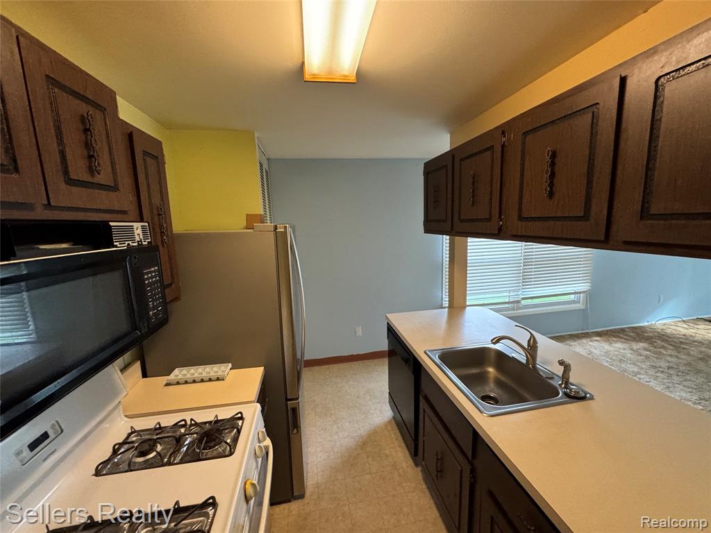 9415 Parkwood N, Davison, MI 48423 — Photo 6