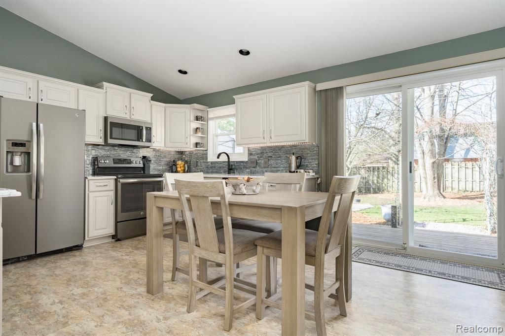 2941 Silverhill Drive, Waterford, MI 48329 — Photo 14