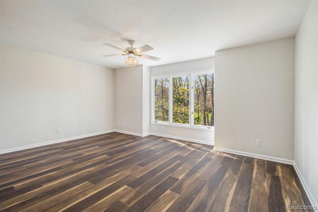 4592 GLEN EAGLES Drive, Brighton, MI 48116 — Photo 12