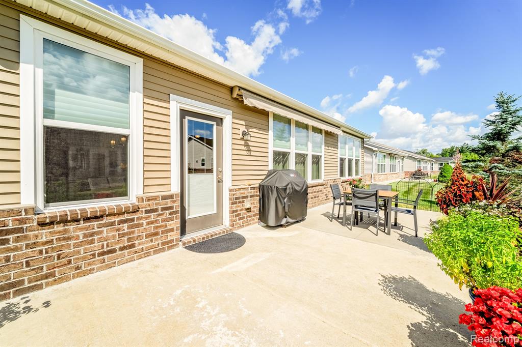 24279 Walloon Way, Flat Rock, MI 48134 — Photo 35