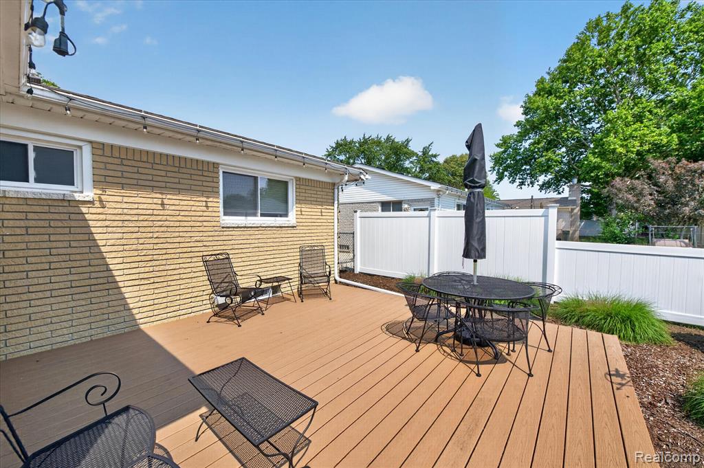7026 London Court, Canton, MI 48187 — Photo 34