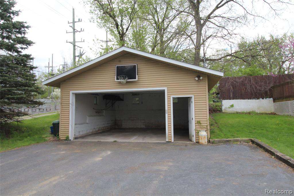 124 E Lafayette Street, Milford, MI 48381 — Photo 26