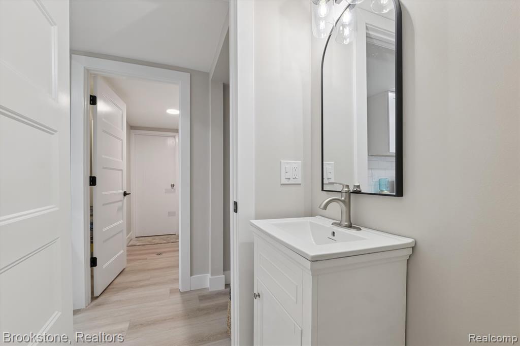 8721 Kennedy Circle North, 4, Warren, MI 48093 — Photo 22
