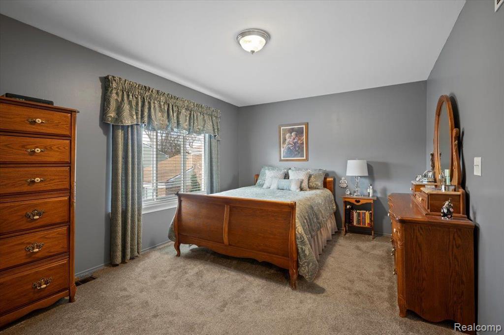 1818 SHIRE, Royal Oak, MI 48073 — Photo 24