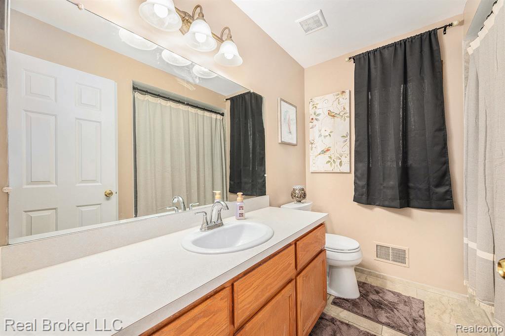 50155 OXFORD Drive, Macomb, MI 48044 — Photo 14