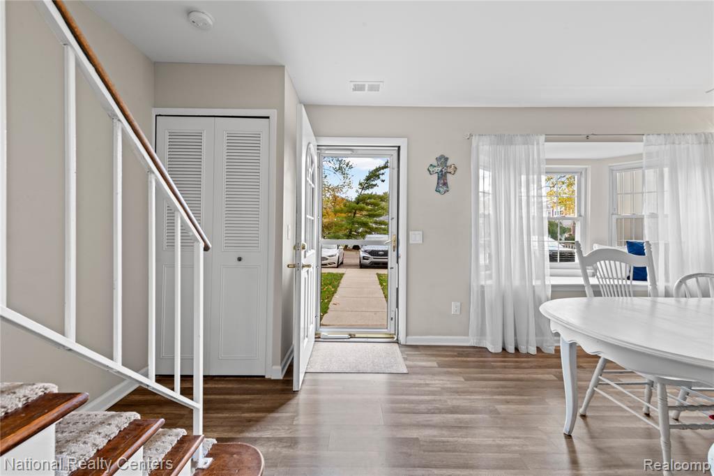 41333 Lagoon Court, Wayne, MI 48167 — Photo 5