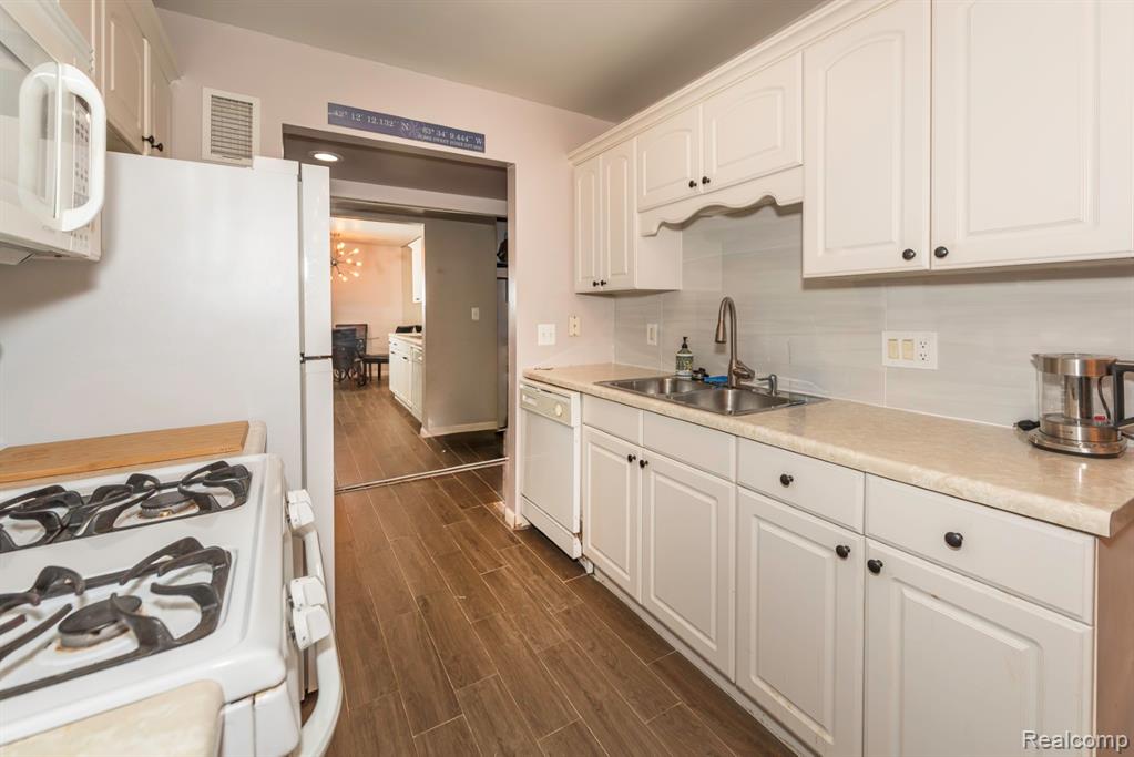 9601 Bayview Drive, 102, Ypsilanti, MI 48197 — Photo 4