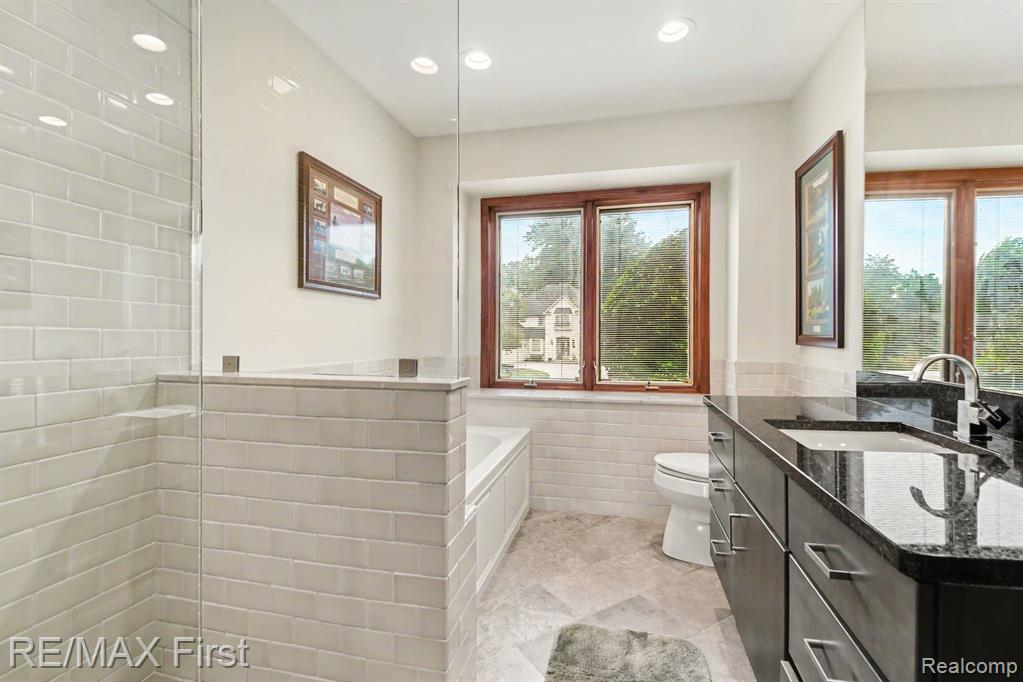 601 Brookwood Lane E, Rochester Hills, MI 48309 — Photo 26