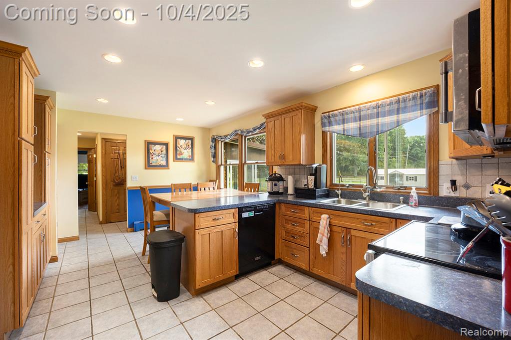 5528 E Holly Road, Holly, MI 48442 — Photo 10