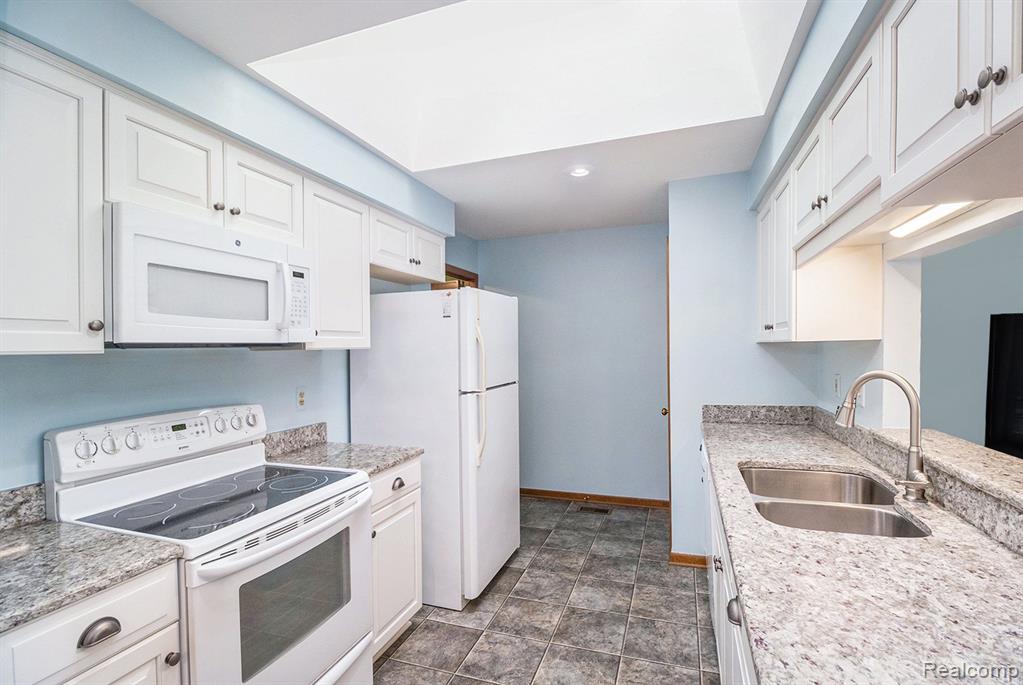49593 LAUREL HEIGHTS Court, 87, Shelby Twp, MI 48315 — Photo 11