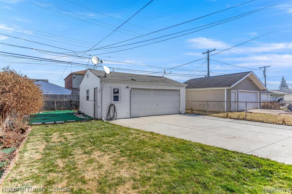 4242 LAPHAM Street, Dearborn, MI 48126 — Photo 50