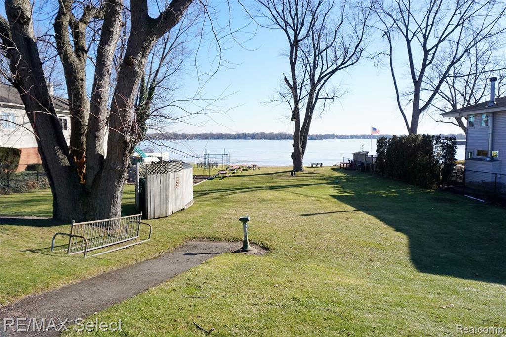 570 SHOREVIEW Drive, Waterford, MI 48328 — Photo 38