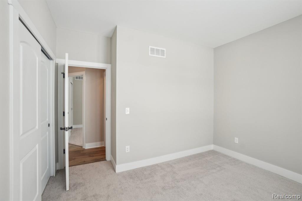677 Round Rock Dr, Howell, MI 48843 — Photo 14
