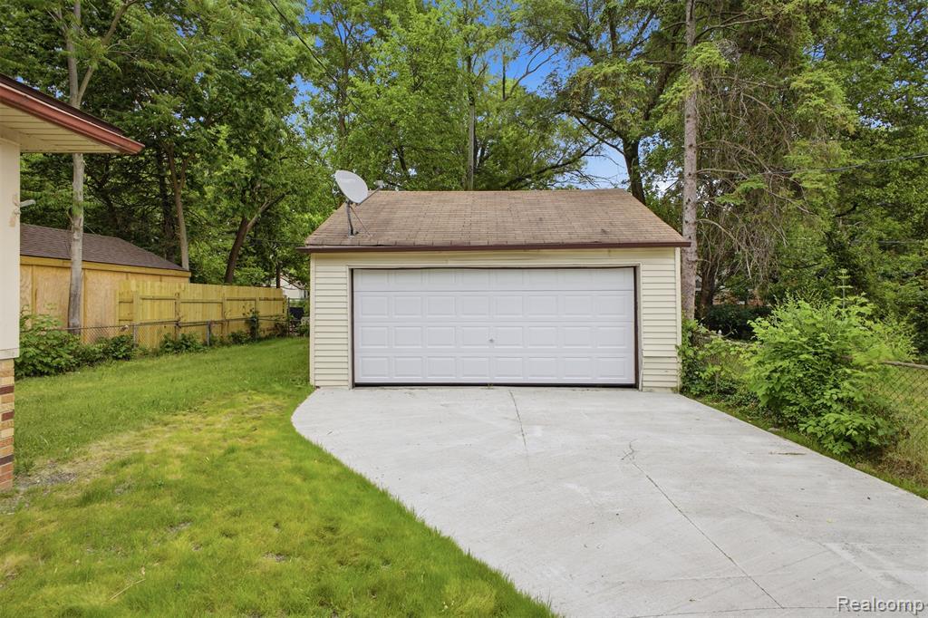 18492 Warwick Street, Detroit, MI 48219 — Photo 28