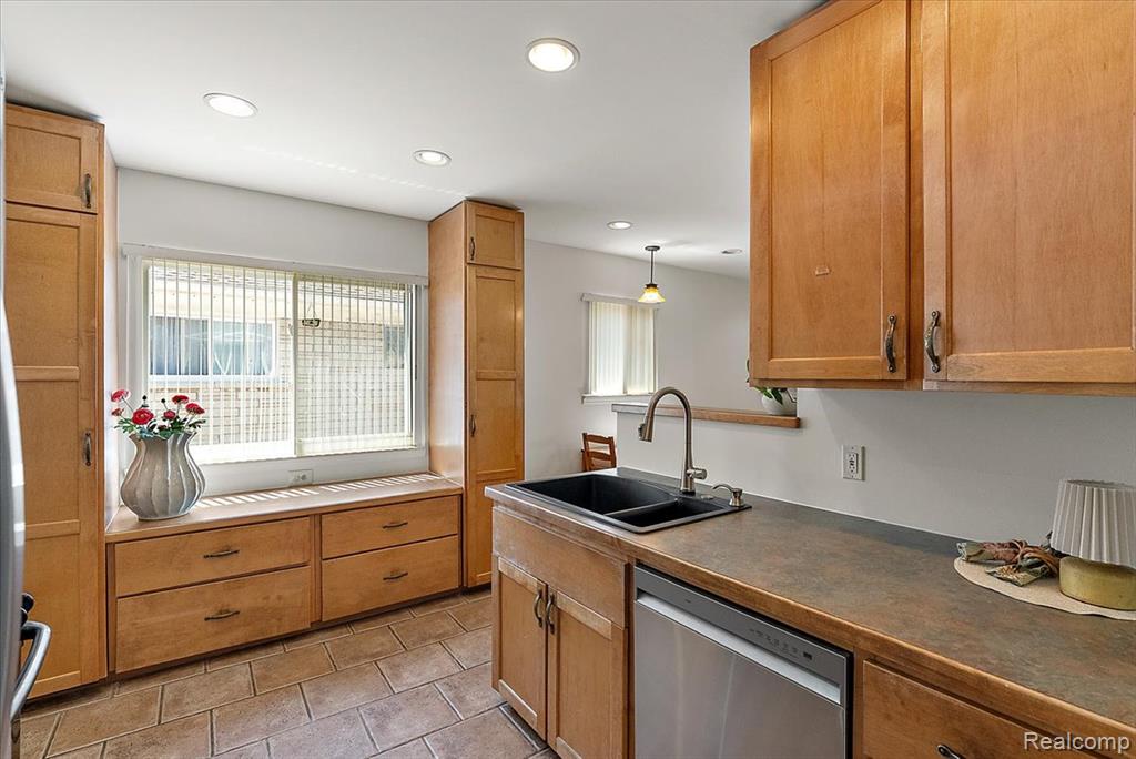 4205 Katherine Street, Dearborn Heights, MI 48125 — Photo 3