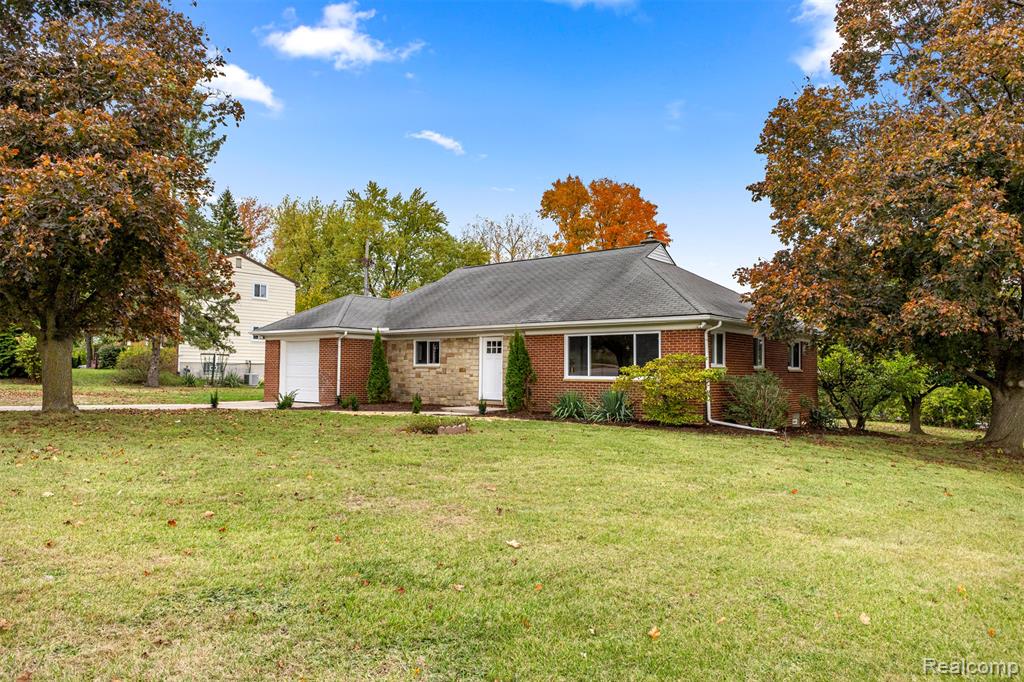 633 S Pontiac Trail, Walled Lake, MI 48390 — Photo 48