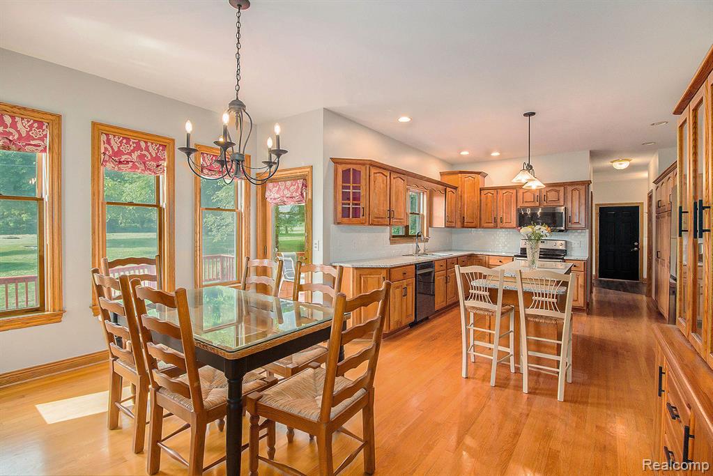 8472 Maltby Road, Brighton, MI 48116 — Photo 8