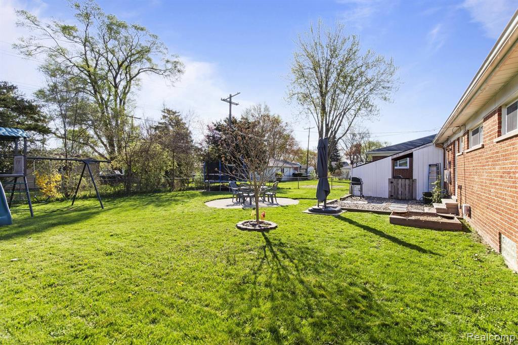 8681 STROM Drive, Sterling Heights, MI 48314 — Photo 31
