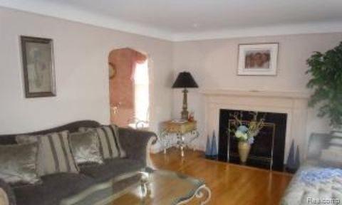 5977 HILLCREST Street, Grosse Pointe, MI 48236 — Photo 4