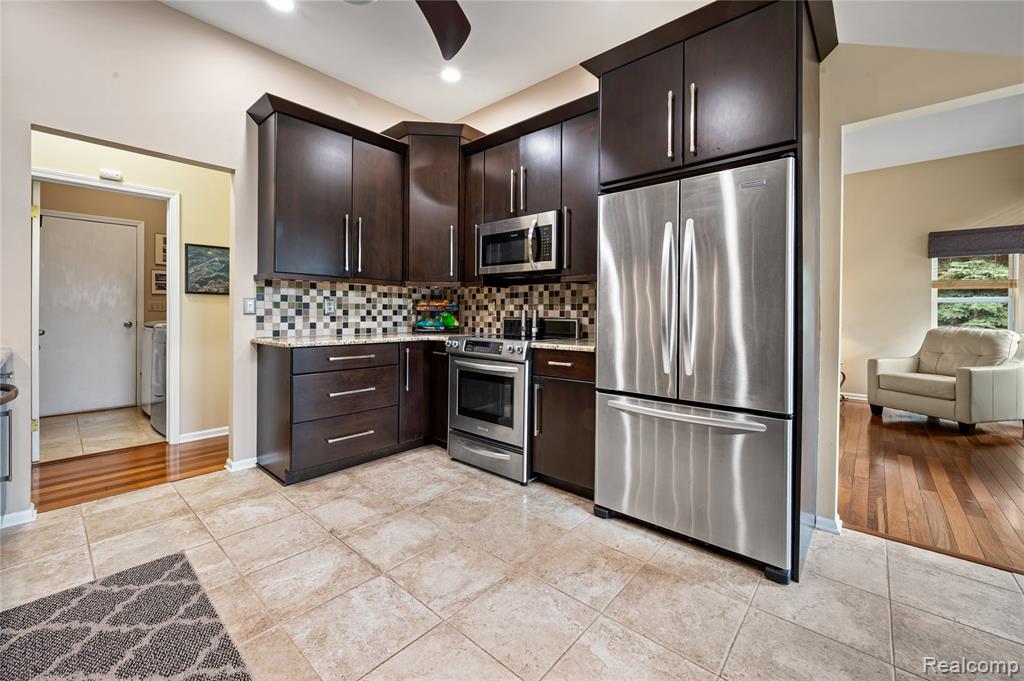 2460 Fenton Creek Lane, Fenton, MI 48430 — Photo 16