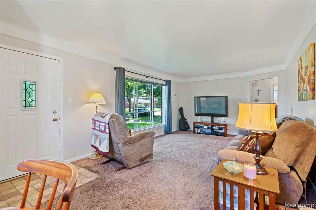972 N ESPLANADE Street, Mount Clemens, MI 48043 — Photo 4