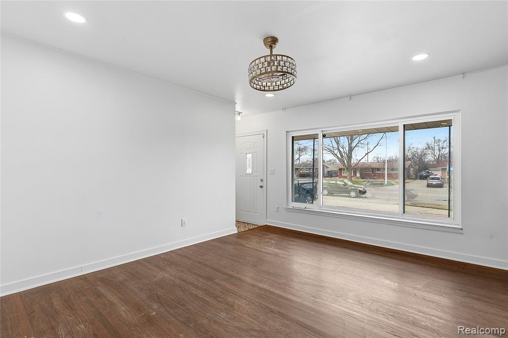 1575 W 13 Mile Road, Madison Heights, MI 48071 — Photo 3
