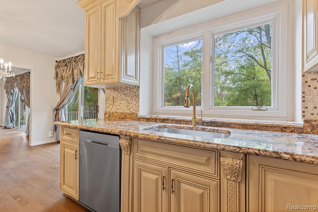 6786 TORYBROOKE Circle, West Bloomfield, MI 48323 — Photo 17