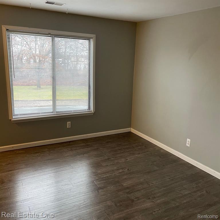 7220 BLUEWATER Drive, Clarkston, MI 48348 — Photo 11