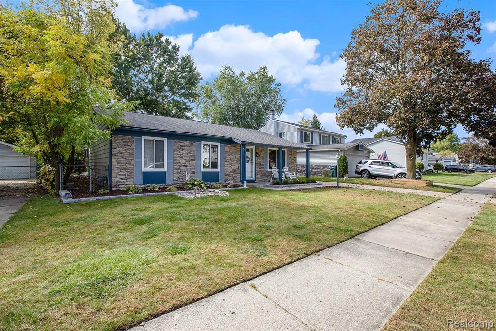 44601 ALBERT Drive, Plymouth, MI 48170 — Photo 3