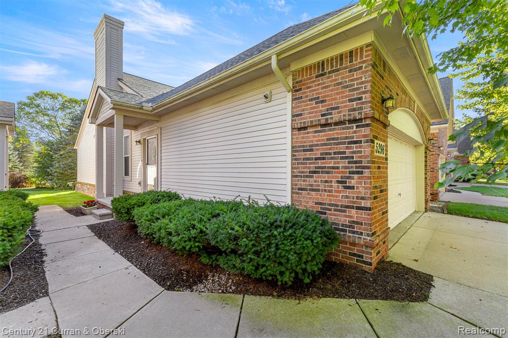 5296 S River Drive S, Commerce Twp, MI 48382 — Photo 32