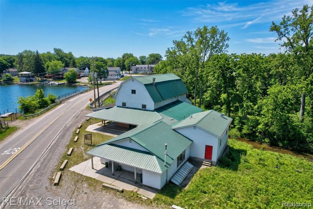 8572 Silver Lake Road, Linden, MI 48451