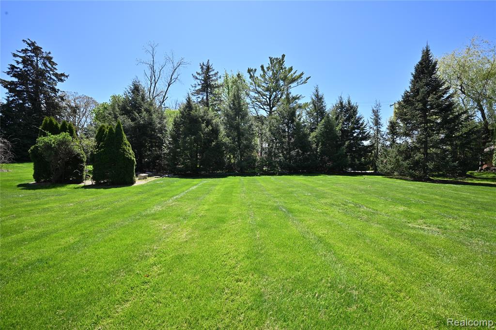 4655 Walnut Lake Road, Bloomfield Hills, MI 48301 — Photo 32