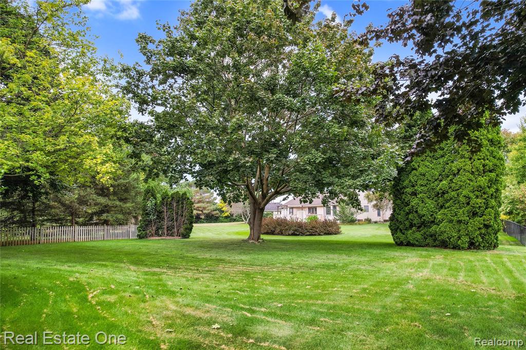 59652 Sunridge Drive, New Hudson, MI 48165 — Photo 37