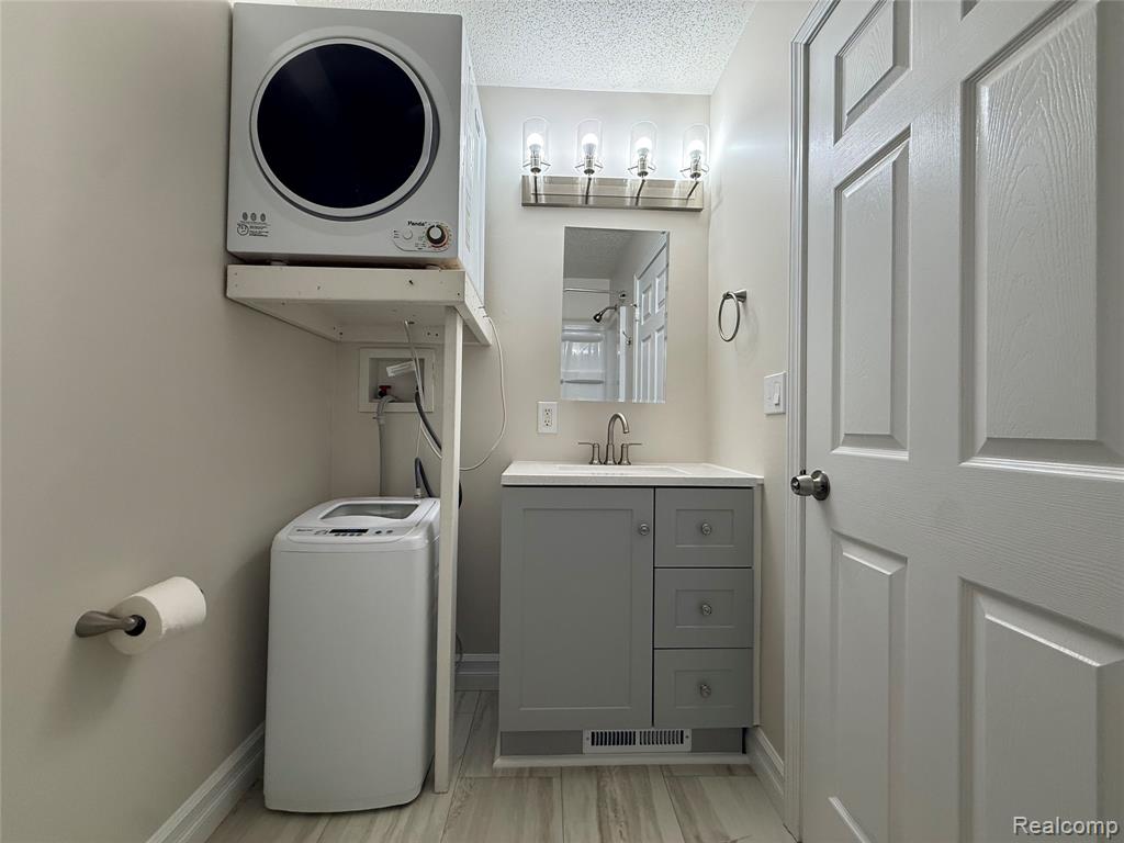 140 S. Saginaw Unit 2 Street, Byron, MI 48418 — Photo 2
