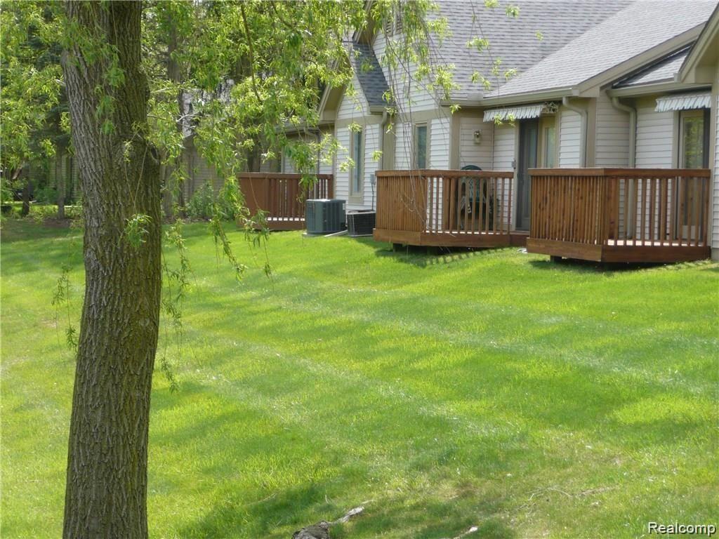 21372 MULBERRY Court, Farmington Hills, MI 48336 — Photo 23