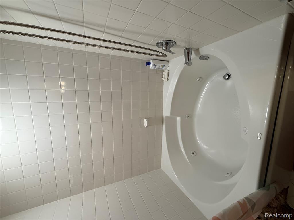 6302 Laurentian Court, Flint, MI 48532 — Photo 24