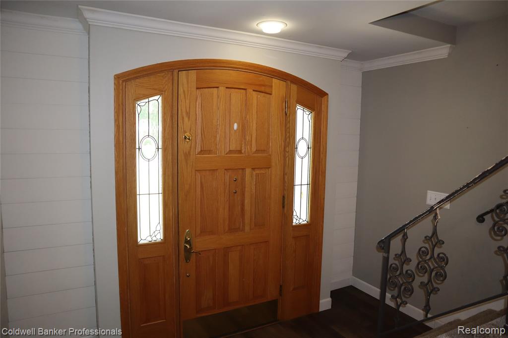5435 S Sycamore Drive, Burton, MI 48509 — Photo 2