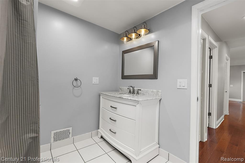 2679 Lakeview Drive, Ortonville, MI 48462 — Photo 44