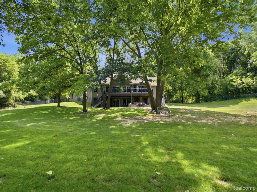 7055 Randall Drive, Fenton, MI 48430 — Photo 45