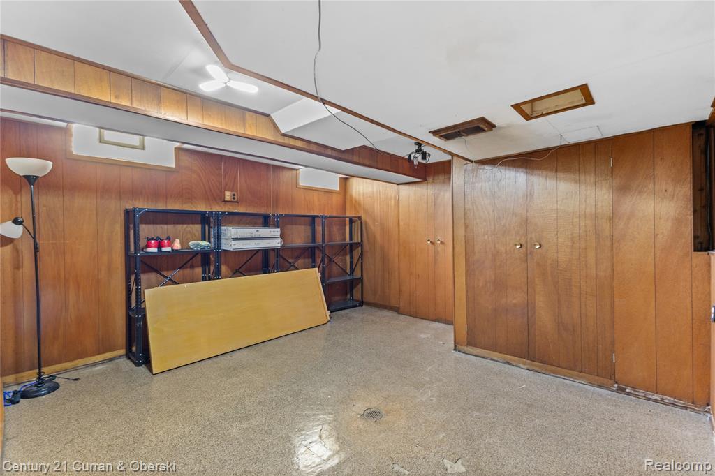 8605 Dixie Lane, Dearborn Heights, MI 48127 — Photo 18