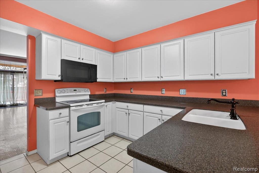 42689 Jason Court, 107, Sterling Heights, MI 48313 — Photo 17
