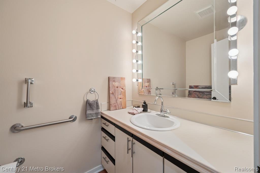 9095 S Saginaw Road, 23, Grand Blanc, MI 48439 — Photo 22